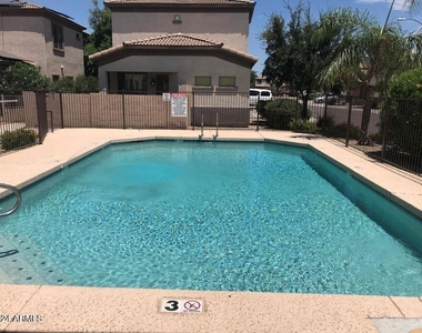 3618 W Marconi Avenue - Photo Thumbnail 2