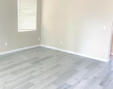 3618 W Marconi Avenue - Photo Thumbnail 8