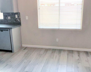 3618 W Marconi Avenue - Photo Thumbnail 5