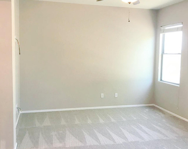 3618 W Marconi Avenue - Photo Thumbnail 10