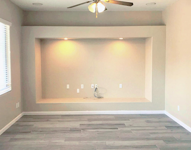 3618 W Marconi Avenue - Photo Thumbnail 6