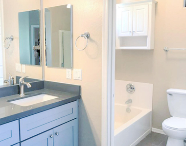 3618 W Marconi Avenue - Photo Thumbnail 16