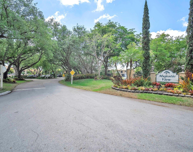 740 E Coco Plum Circle - Photo Thumbnail 27