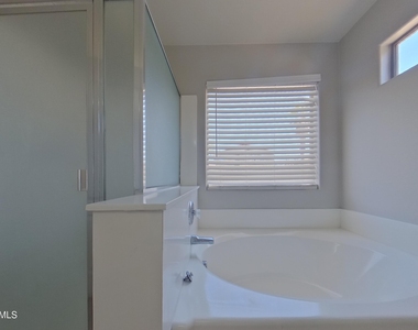 2215 S 83rd Lane - Photo Thumbnail 8