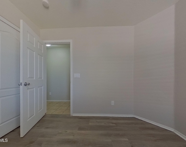 2215 S 83rd Lane - Photo Thumbnail 12