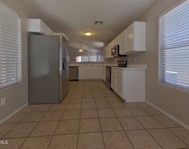 2215 S 83rd Lane - Photo Thumbnail 4