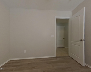 2215 S 83rd Lane - Photo Thumbnail 10