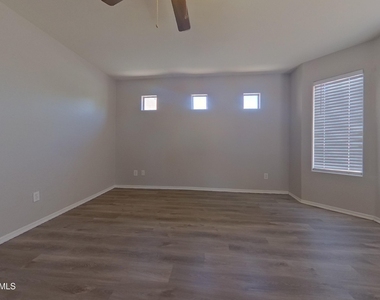2215 S 83rd Lane - Photo Thumbnail 5