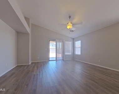 2215 S 83rd Lane - Photo Thumbnail 2