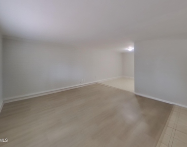 5024 W Krall Street - Photo Thumbnail 1
