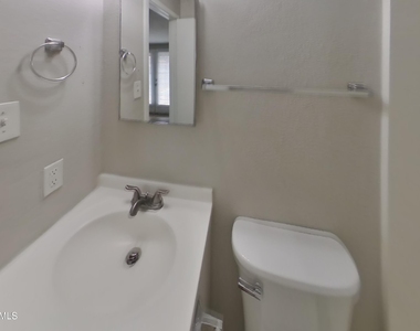 5024 W Krall Street - Photo Thumbnail 9