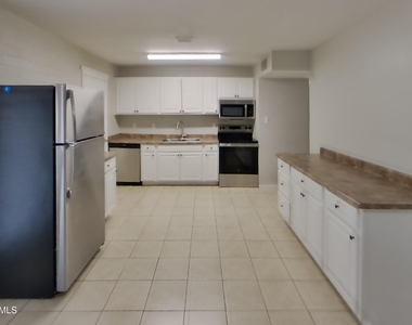 5024 W Krall Street - Photo Thumbnail 5