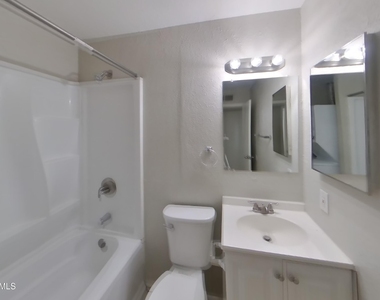 5024 W Krall Street - Photo Thumbnail 13