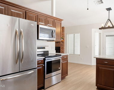 620 E Appaloosa Road - Photo Thumbnail 11