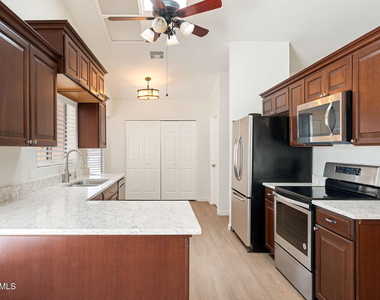 620 E Appaloosa Road - Photo Thumbnail 8