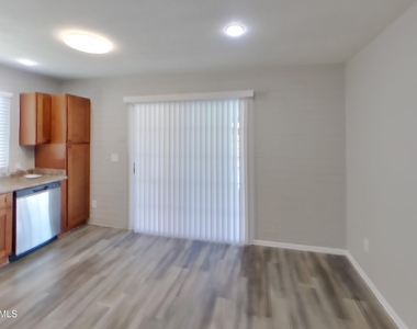 4241 N 73rd Lane - Photo Thumbnail 4