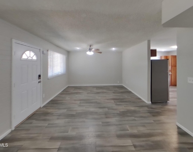 4241 N 73rd Lane - Photo Thumbnail 2