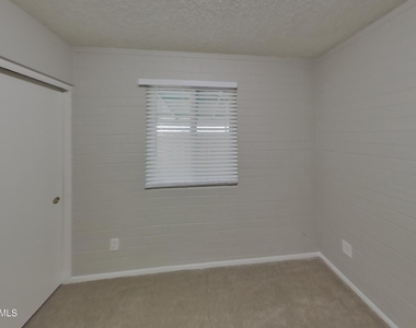 4241 N 73rd Lane - Photo Thumbnail 9