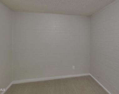 4241 N 73rd Lane - Photo Thumbnail 10