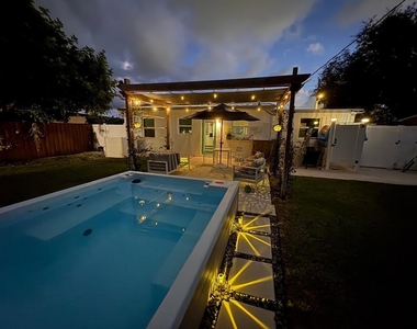 127 Sw 10th Avenue - Photo Thumbnail 1