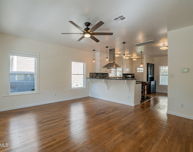 959 S Ash Avenue - Photo Thumbnail 7