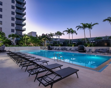 600 N Andrews Avenue - Photo Thumbnail 60