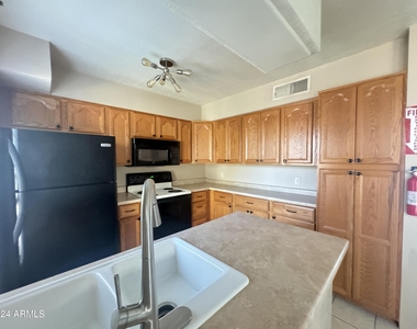 8020 E Thomas Road - Photo Thumbnail 15