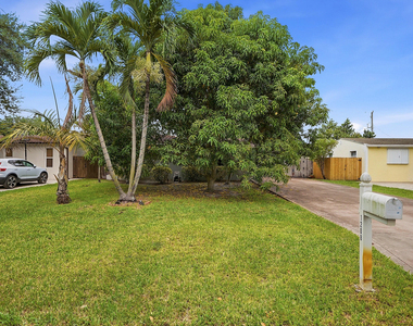 1208 N 31st Avenue - Photo Thumbnail 2