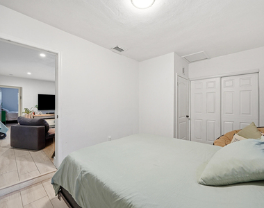 1208 N 31st Avenue - Photo Thumbnail 21