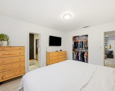 1208 N 31st Avenue - Photo Thumbnail 14