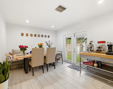 1208 N 31st Avenue - Photo Thumbnail 8