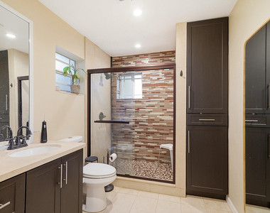 1208 N 31st Avenue - Photo Thumbnail 16