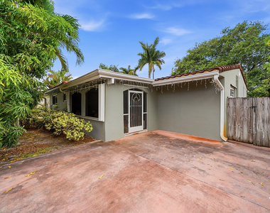 1208 N 31st Avenue - Photo Thumbnail 3