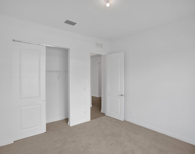 19411 Broad Shore Walk - Photo Thumbnail 25
