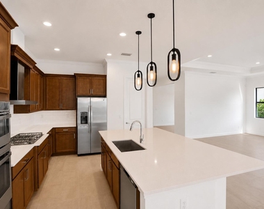19411 Broad Shore Walk - Photo Thumbnail 14