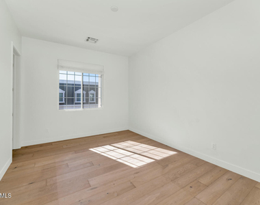 4438 N 27th Street - Photo Thumbnail 10