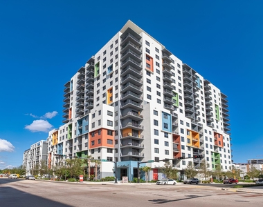 600 N Andrews Avenue - Photo Thumbnail 5