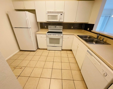 1055 Golden Lakes Boulevard - Photo Thumbnail 9