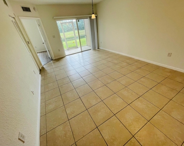 1055 Golden Lakes Boulevard - Photo Thumbnail 5