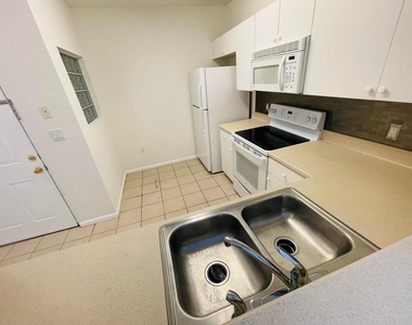 1055 Golden Lakes Boulevard - Photo Thumbnail 7