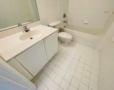 1055 Golden Lakes Boulevard - Photo Thumbnail 16