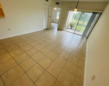 1055 Golden Lakes Boulevard - Photo Thumbnail 4