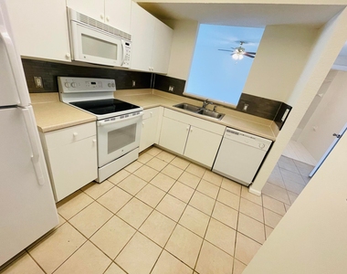 1055 Golden Lakes Boulevard - Photo Thumbnail 8