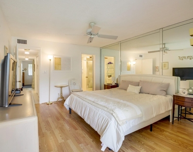 3154 Via Poinciana - Photo Thumbnail 10