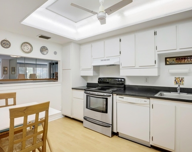 3154 Via Poinciana - Photo Thumbnail 5