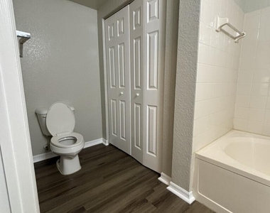 2412 Belmont Lane - Photo Thumbnail 6