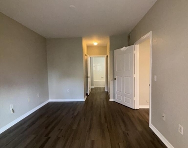 2412 Belmont Lane - Photo Thumbnail 4
