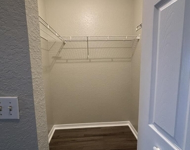 2412 Belmont Lane - Photo Thumbnail 9
