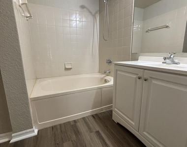 2412 Belmont Lane - Photo Thumbnail 5