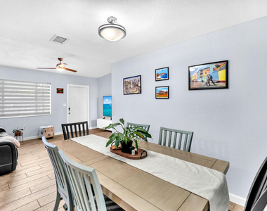 404 S 62nd Terrace - Photo Thumbnail 2